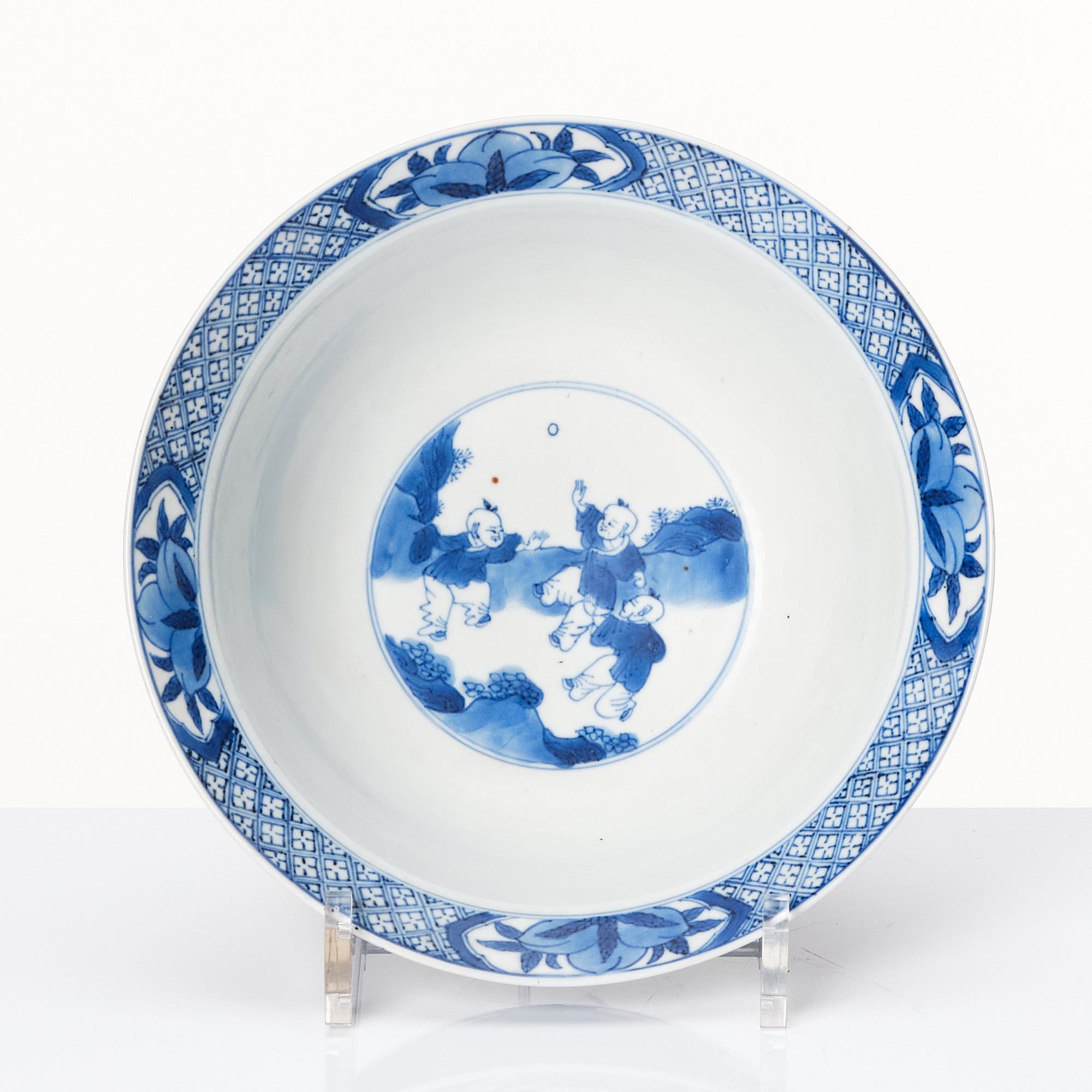 A blue and white bowl, Qing dynasty, Kangxi (1662-1722).