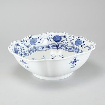 SKÅL, porslin, Meissen, "lökmönstret", 1900-tal.