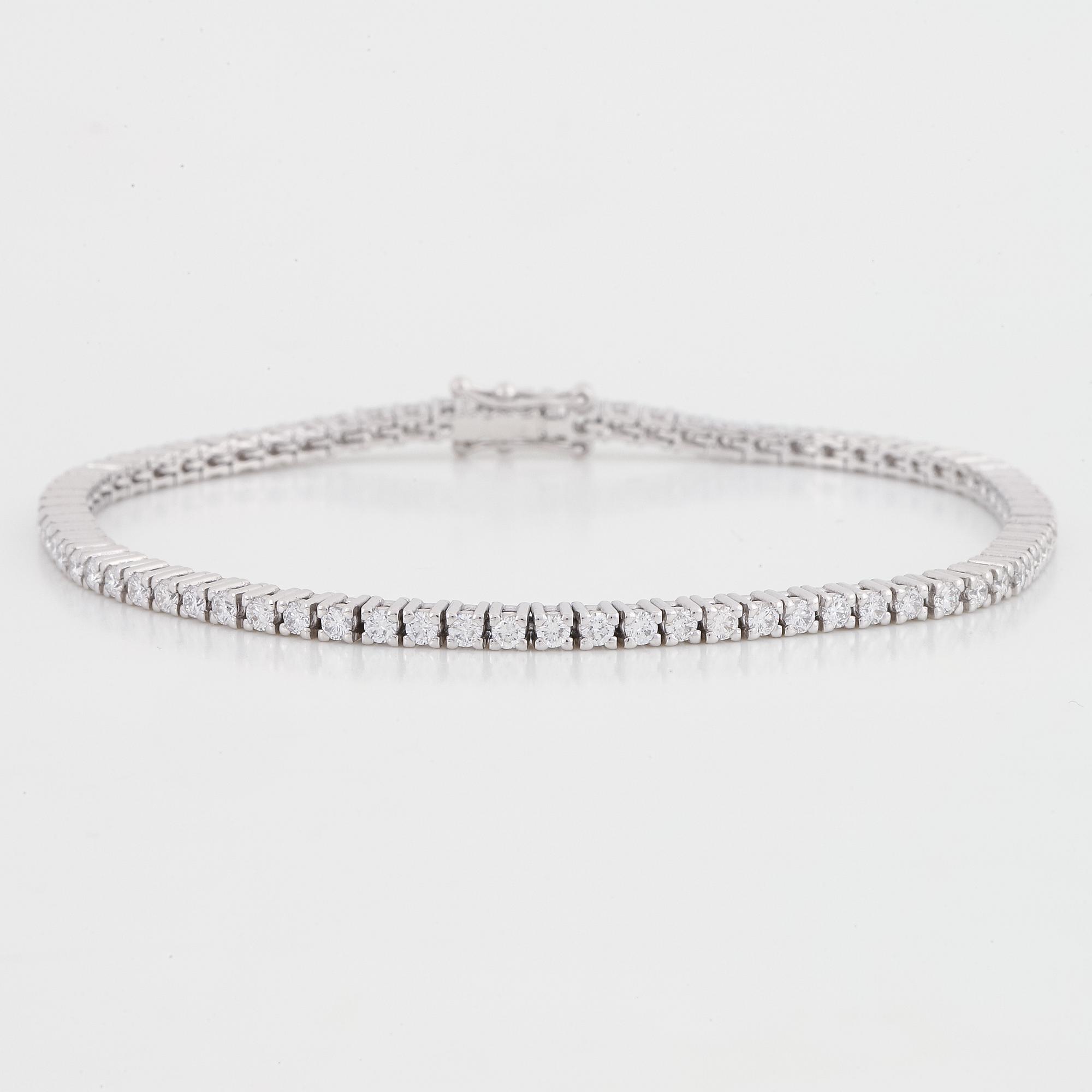 Brilliant-cut diamond tennis bracelet, with certificate HRD.