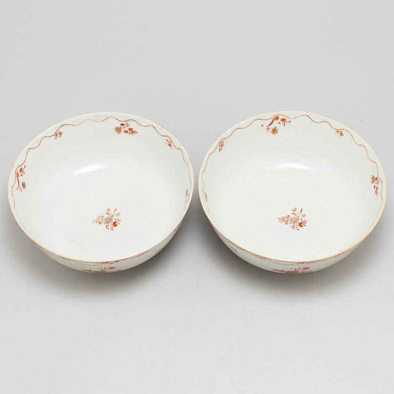 SKÅLAR, ett par, porslin, Qingdynastin, Qianlong (1736-1795).