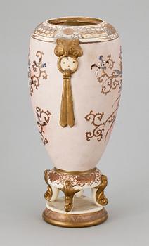 URNA MED LOCK, flintgods, Satsuma, Japan. Tidigt 1900-tal.