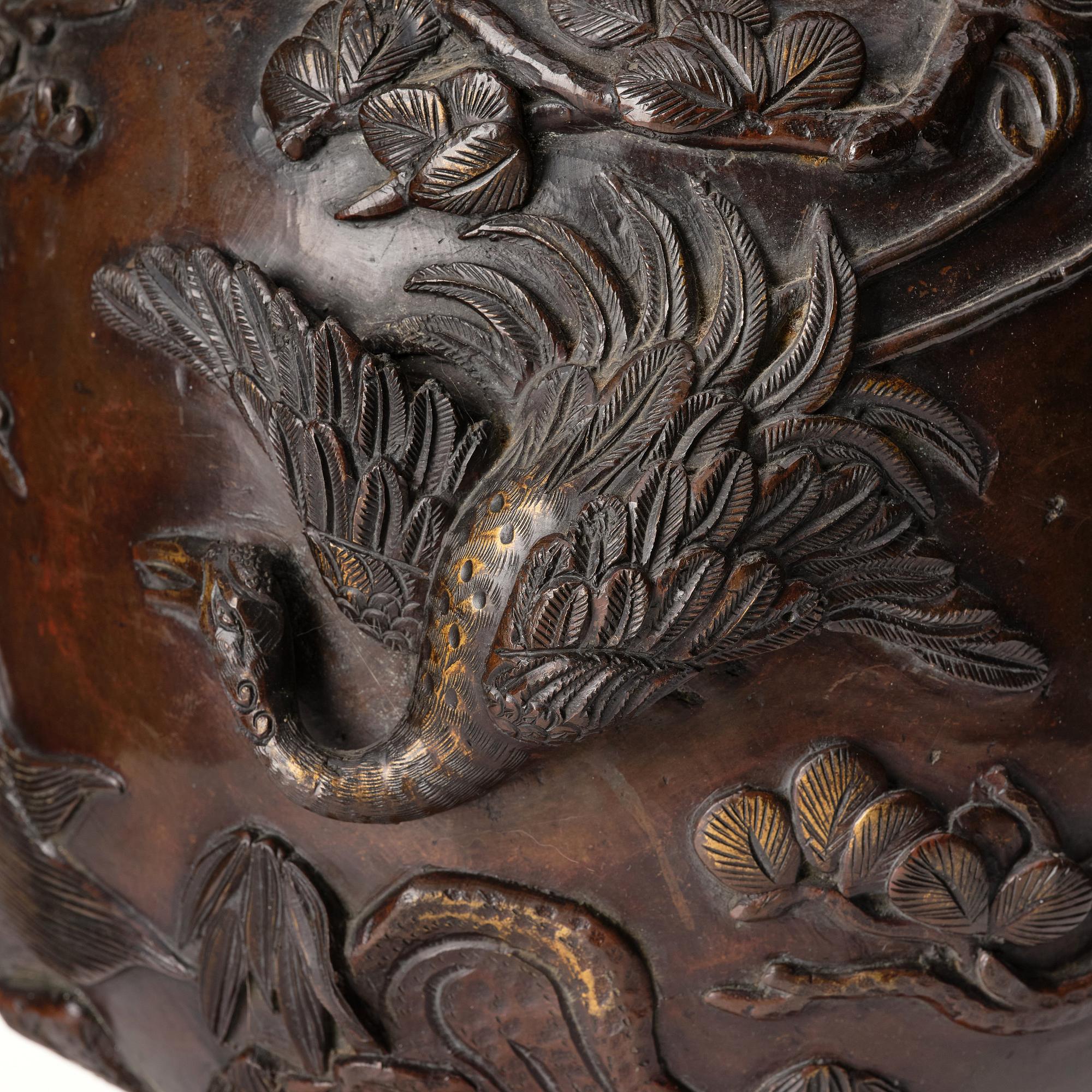 A large Japanese bronze vase, Meiji period (1868-1912).
