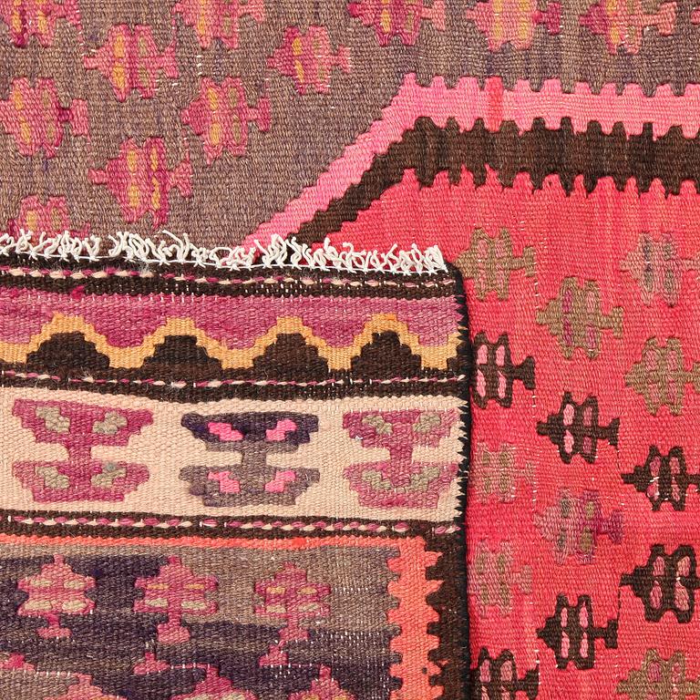 MATTA, Kelim, 1900-talets andra hälft, 266x92 cm.