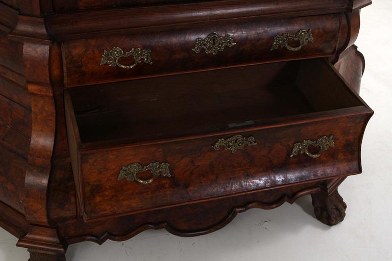 SKÅP, holländsk rokokostil. 1900-tal.