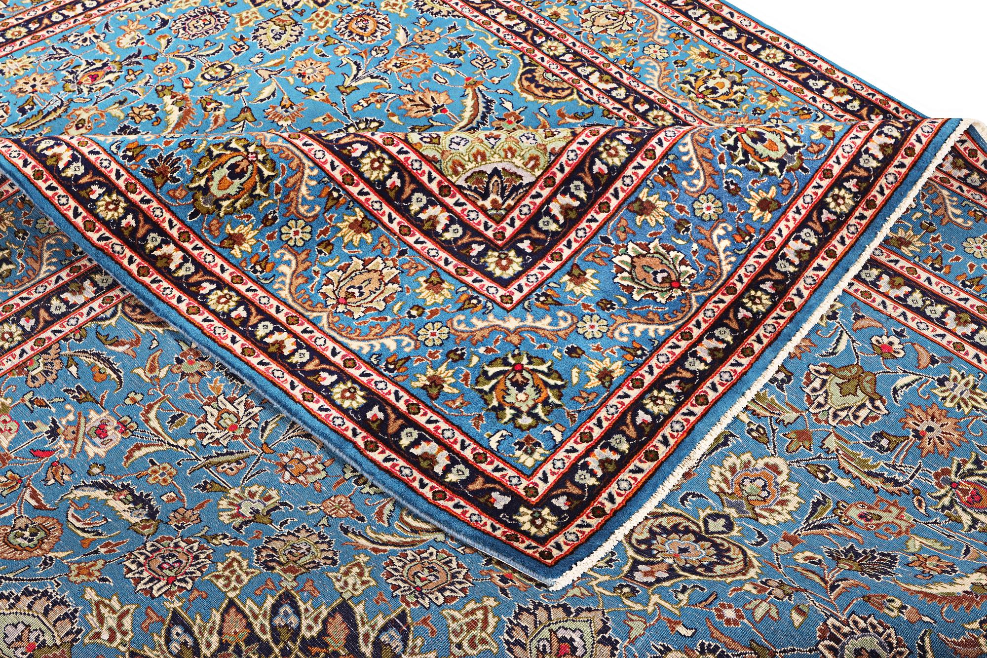 A Kashan carpet, a. 375 x 295 cm.