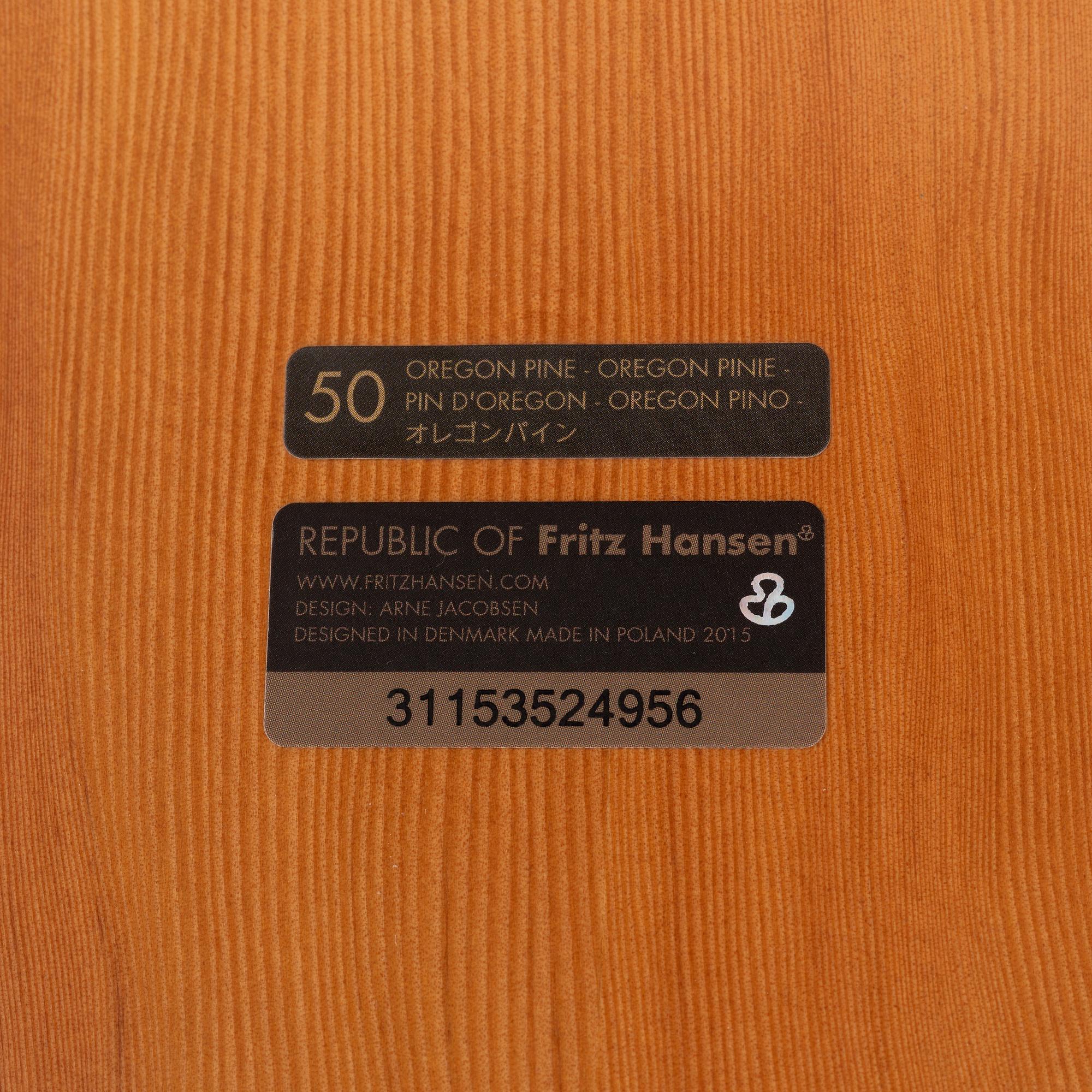 Arne Jacobsen, stolar, ett par, "Sjuan", Fritz Hansen, Danmark 2015.