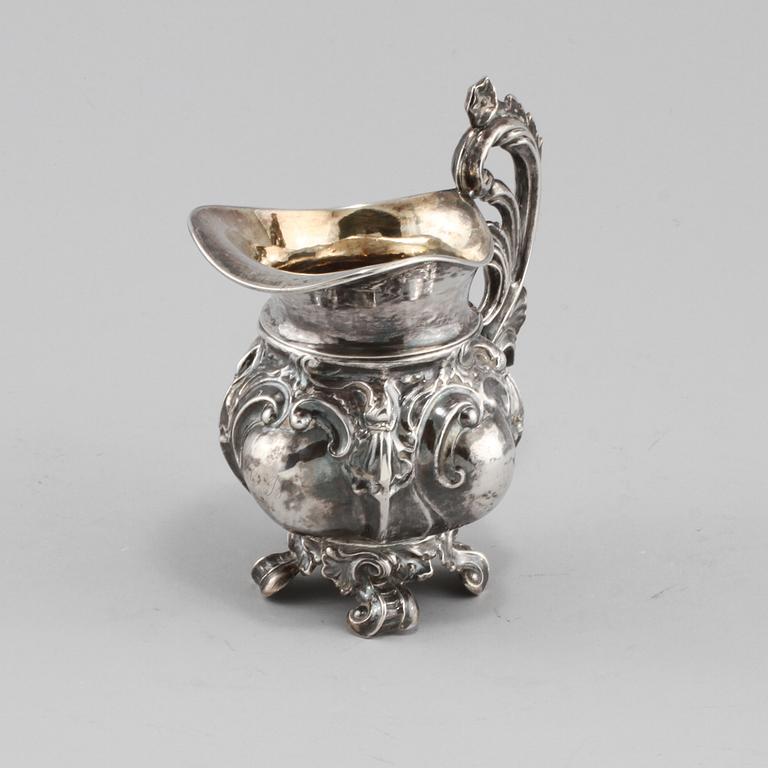 GRÄDDKANNA, silver, troligen Adolf Lilja, Stockholm, 1852. Vikt 165 g.