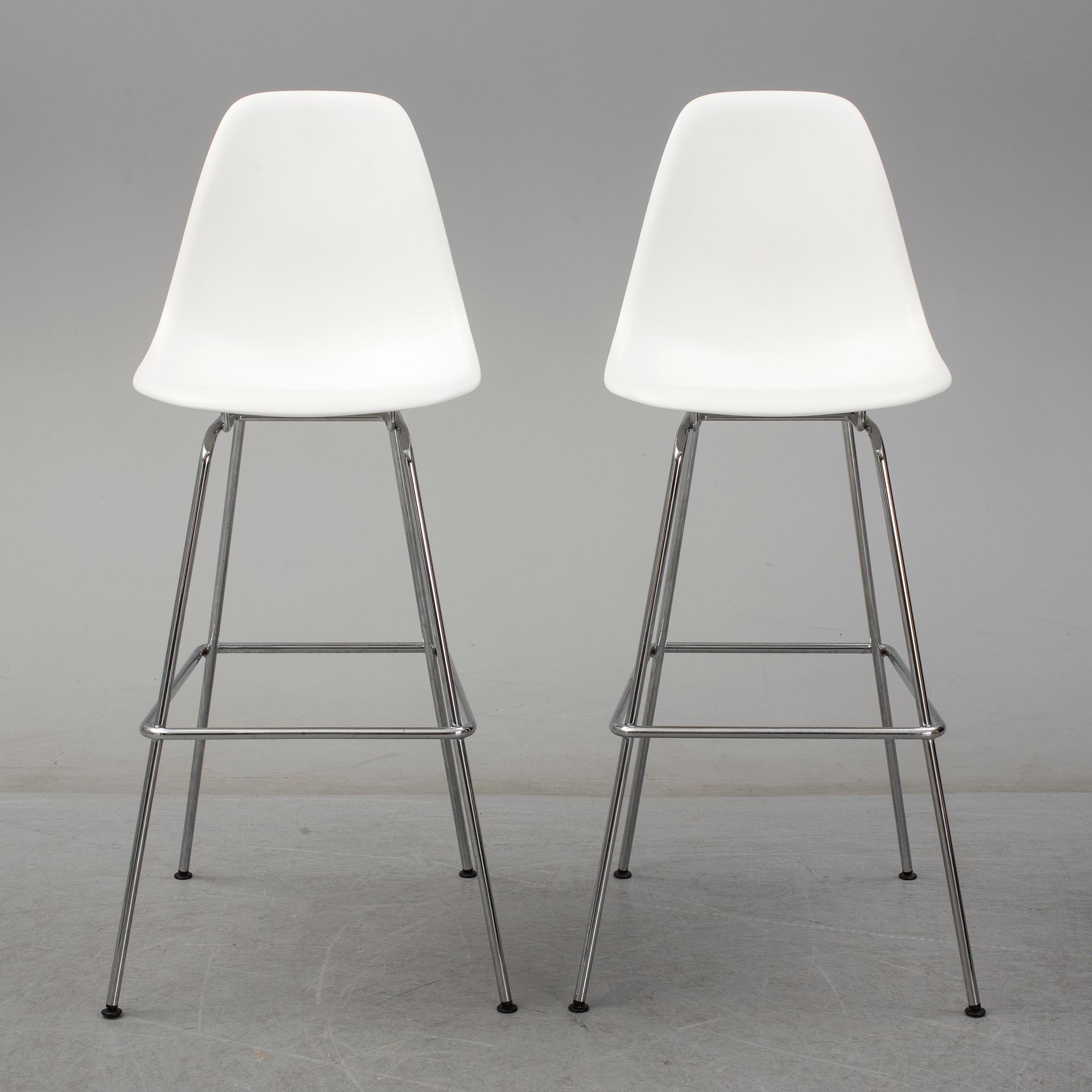 CHARLES & RAY EAMES, barstolar 
 5 st, "plastic chair", Vitra.