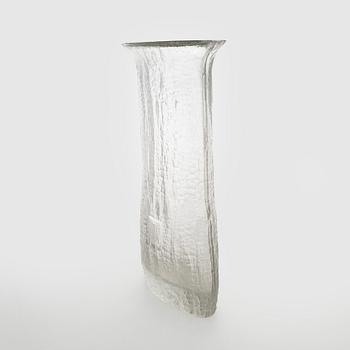 Timo Sarpaneva, A glass vase from "Finlandia"- series, signed Timo Sarpaneva.