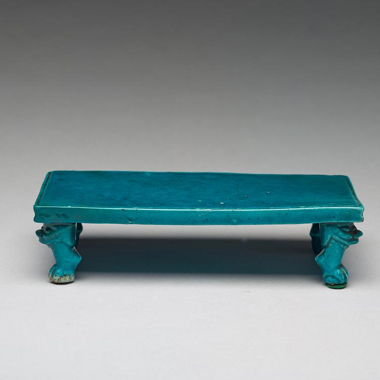 A turquoise stand in the shape of a table, Qing dynasty, Kangxi (1662-1722).