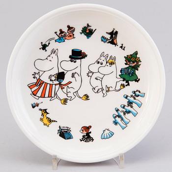 A MOOMIN PLATE, porcelain, children’s plate, ’Happy family’, Arabia. Not in manufacturing.