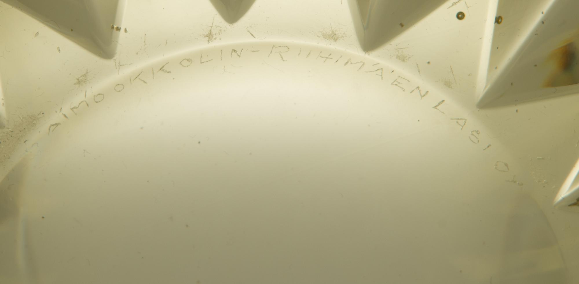 AIMO OKKOLIN, A CRYSTAL VASE. Water lily. Signed Aimo Okkolin Riihimäen Lasi Oy. Designed in 1960.