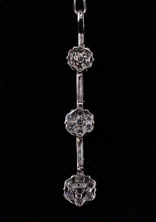 RIIPUS, briljanttihiottuja timantteja n. 1.22 ct. 18 K valkokultaa. Paino 4,2 g.