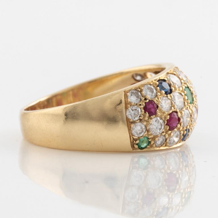Ring med briljantslipade diamanter, rubiner, safirer och smaragder.