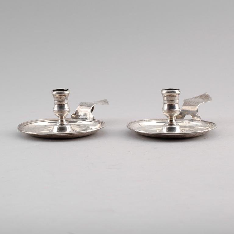 NATTLJUSSTAKAR, 1 par, silver, Gustaf Stafhell dy,  Stockholm 1762. Vikt ca 332 g.