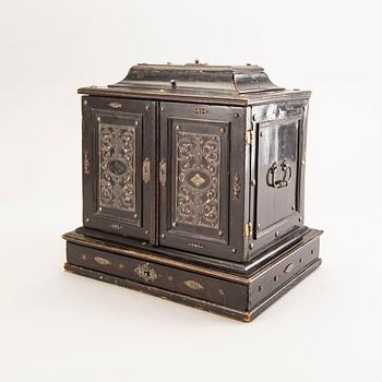 A Baroque/Baroque-style miniature cabinet 18/19th century.