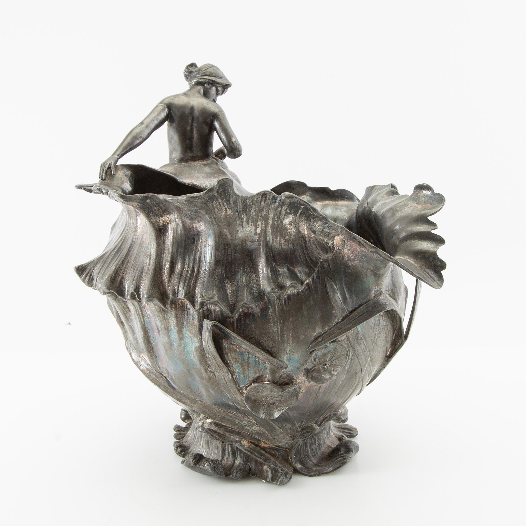 Ytterfoder Jugend Würtembergische Metallwarenfabrik (WMF) omkring 1900.