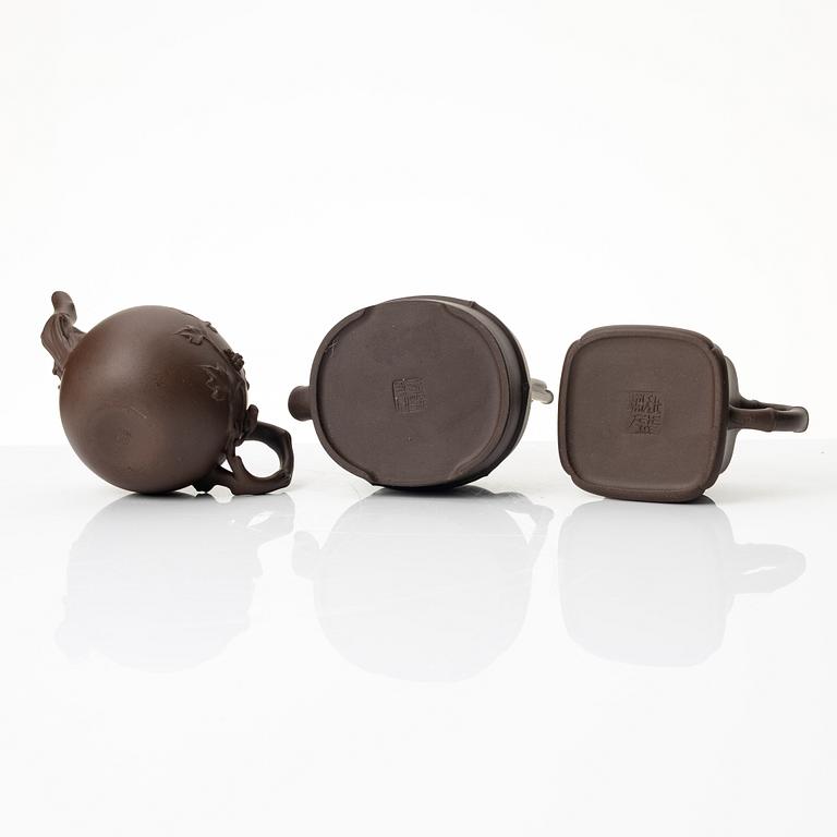 A group of three Chinese yixing teapots, 1980s.