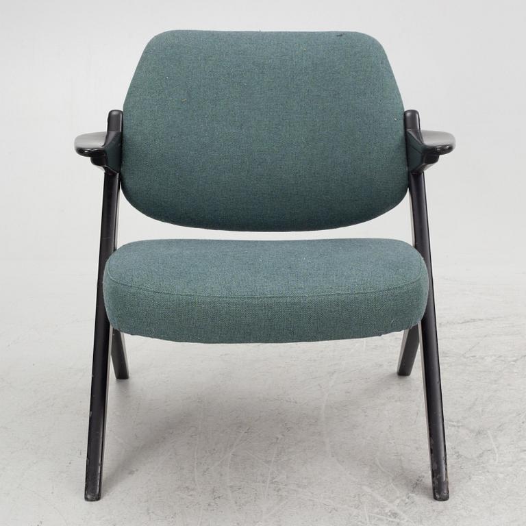 Bengt Ruda, a "Domstolsfåtöljen" armchair, from the "Triva"-series, Nordiska Kompaniet, Sweden, 1950's.