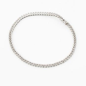 Tennis bracelet 18K white gold with round brilliant-cut diamonds.