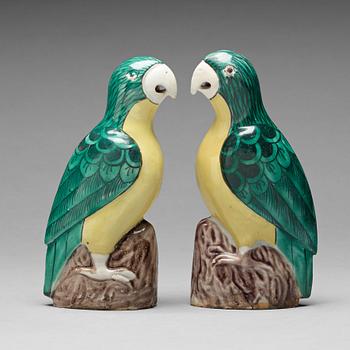 A pair of Chinese porcelain figures of parrots, circa 1900.