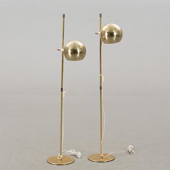 A pair of Hemi floor lamps.