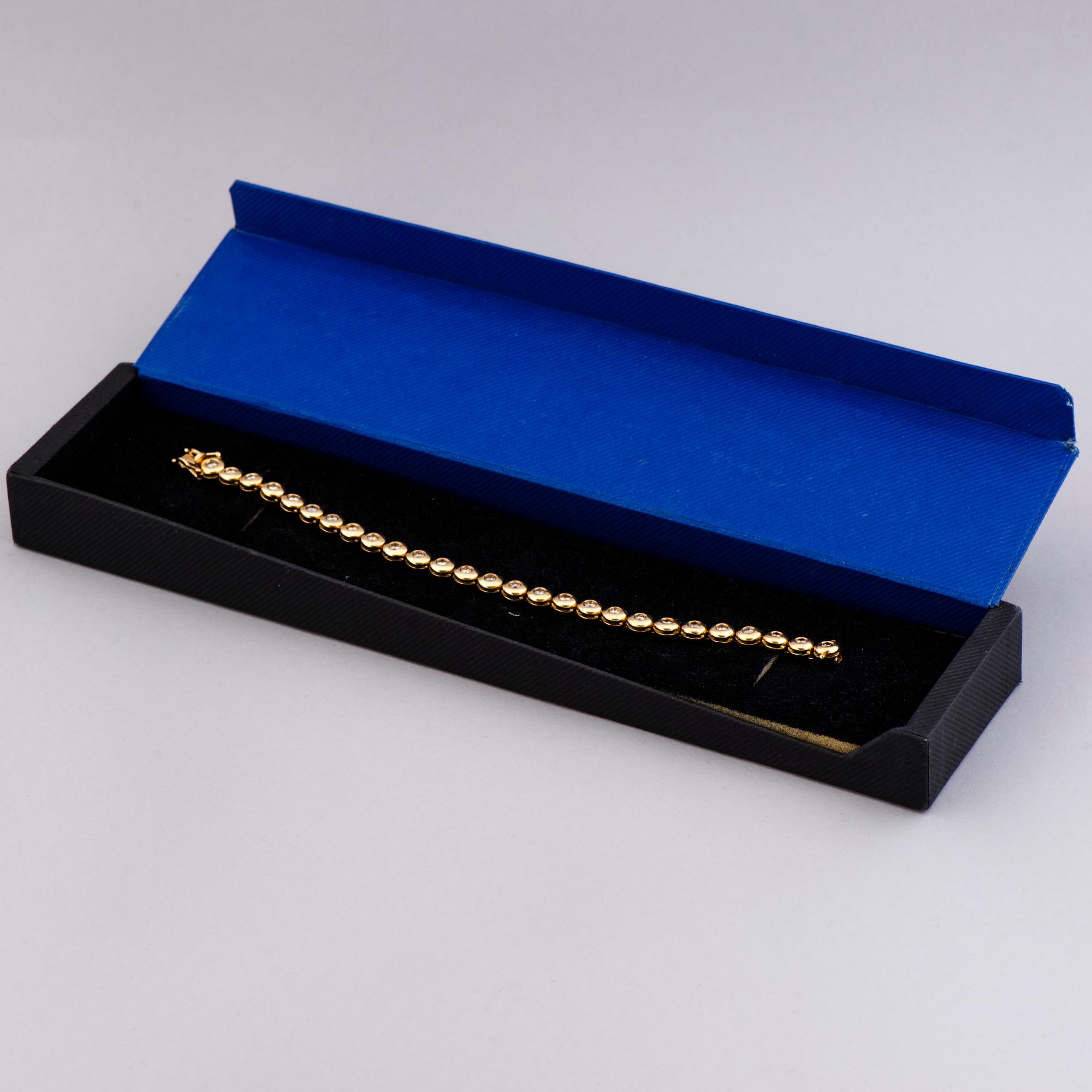 A BRACELET, brilliant cut diamonds, 14K gold.