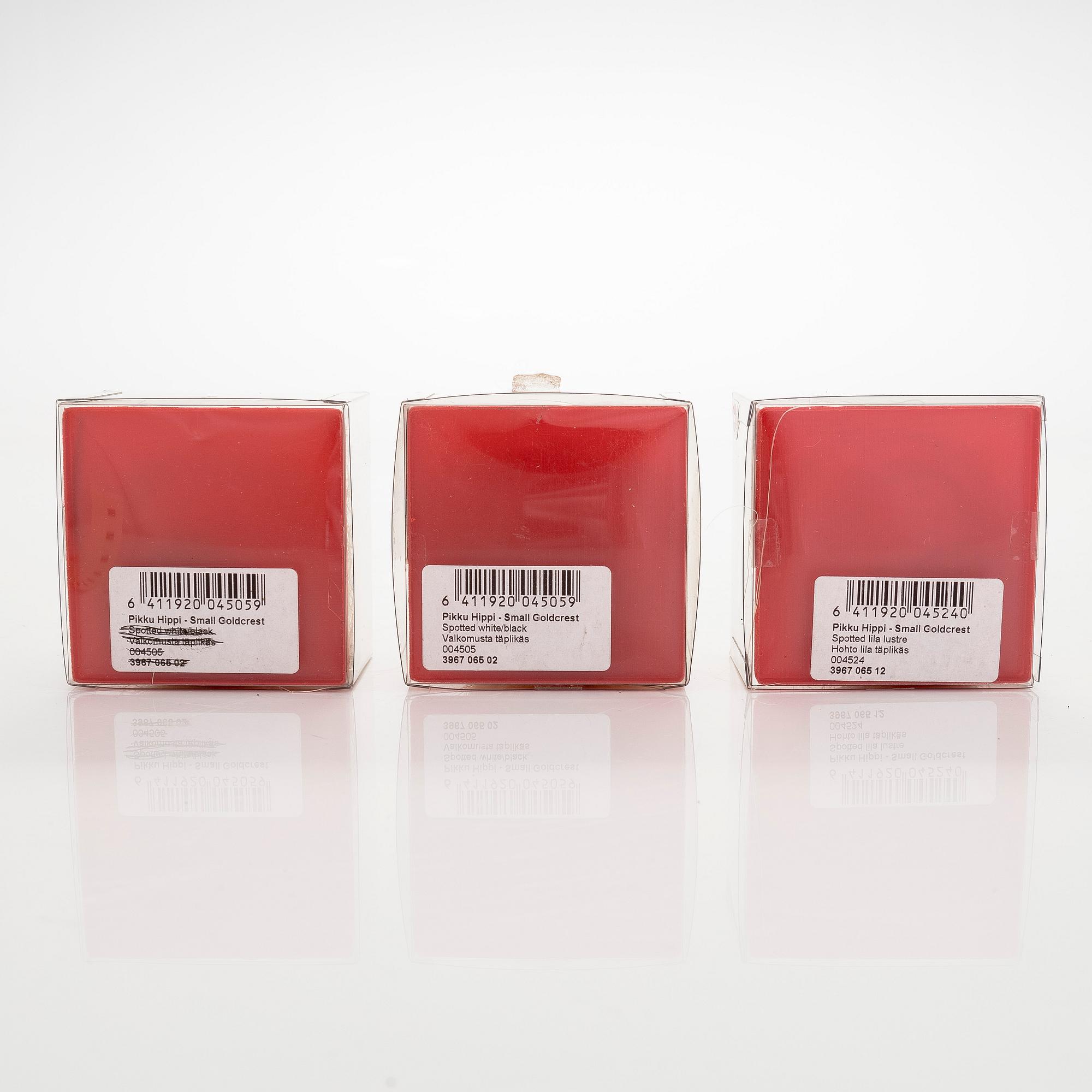 Oiva Toikka, A set of three glass birds 'Small Goldcrest' signed O. Toikka Nuutajärvi.