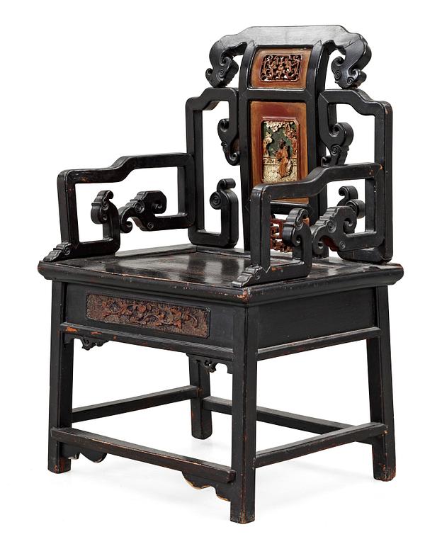 A black and red lacquered wooden chair, Qing dynasty.