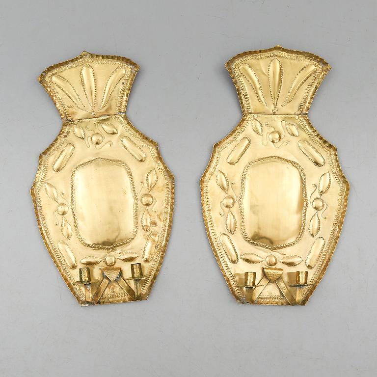 VÄGGLAMPETTER, 1 par, mässing, omkring år 1900.