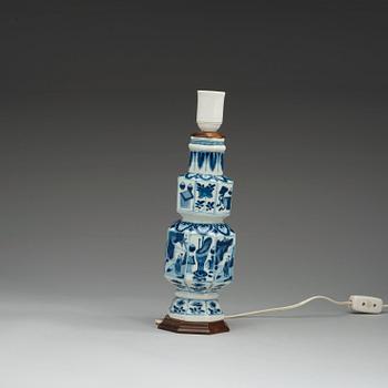 A blue and white vase, Qing dynasty, Kangxi (1662-1722).