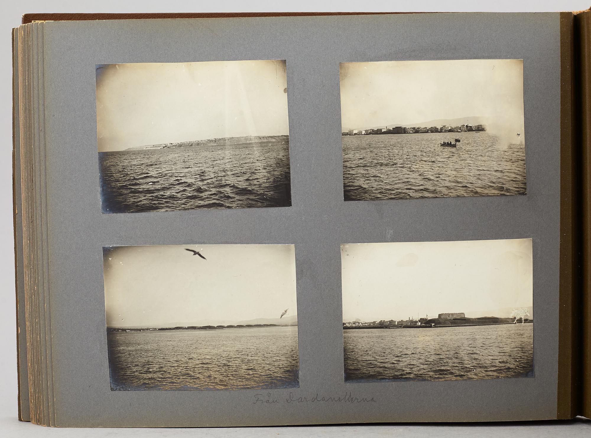 FOTOALBUM,   MEDELHAVSKRYSSNING 1905-06 MED KORVETTEN FREJA.