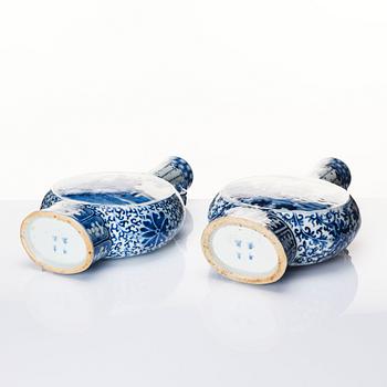 A matched pair of blue and white moon flasks, Qing dynasty, 19th century.