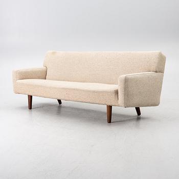 Hans J. Wegner, sofa, "AP-33", mid-20th century.