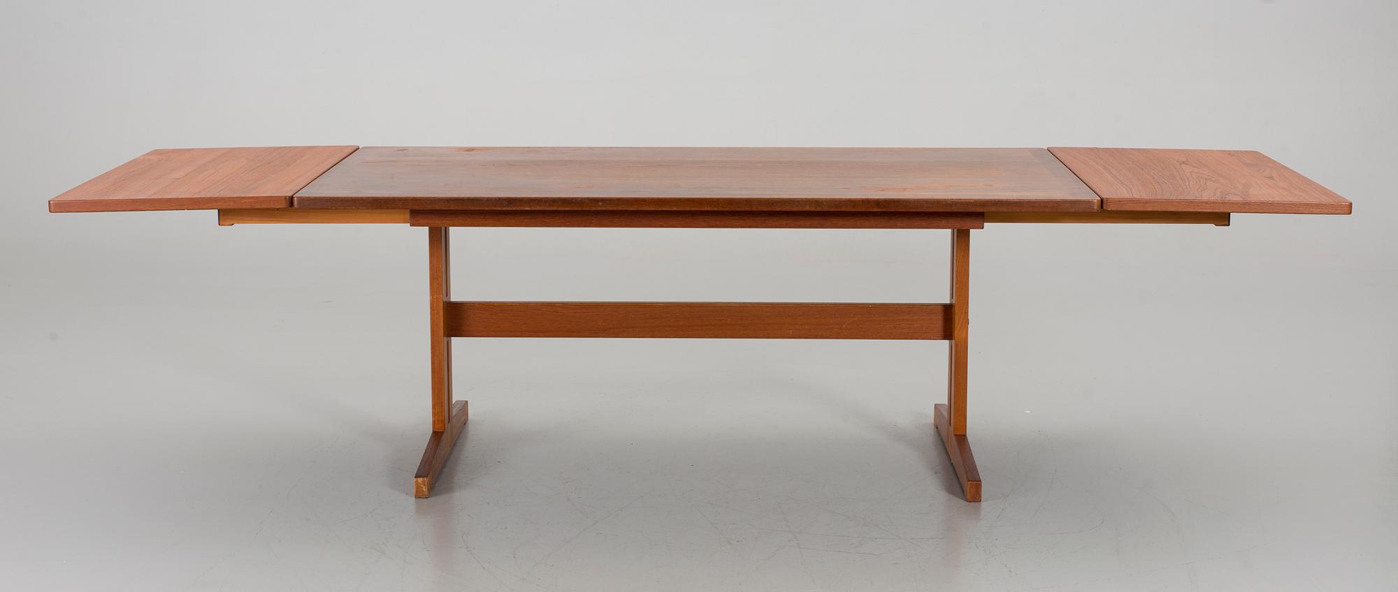 AN ULFERTS DINNER TABLE, TIBRO.