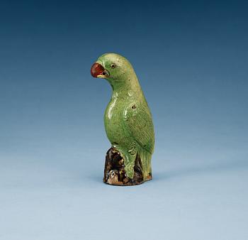 1528. A green glazed figure of a bird, late Qing dynasty.