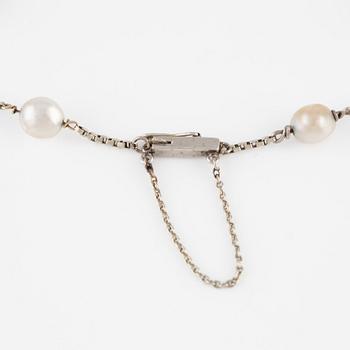 Bracelet, 18K gold with pearls.