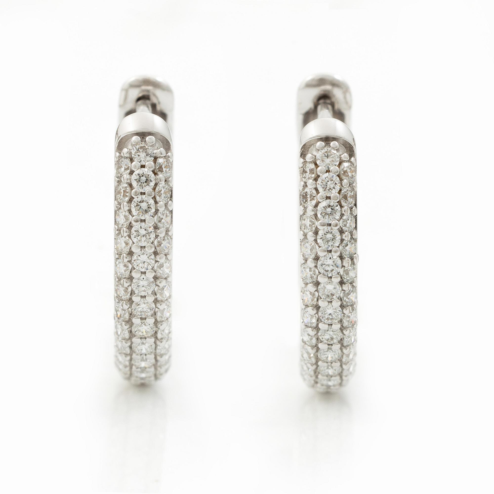 Hoop earrings 18K white gold with brilliant-cut diamonds.