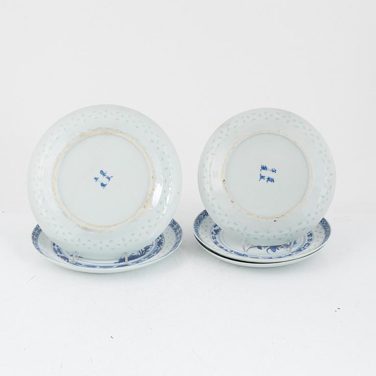 A set of seven Chinese blue and white plates, late Qing dynasty/around 1900.