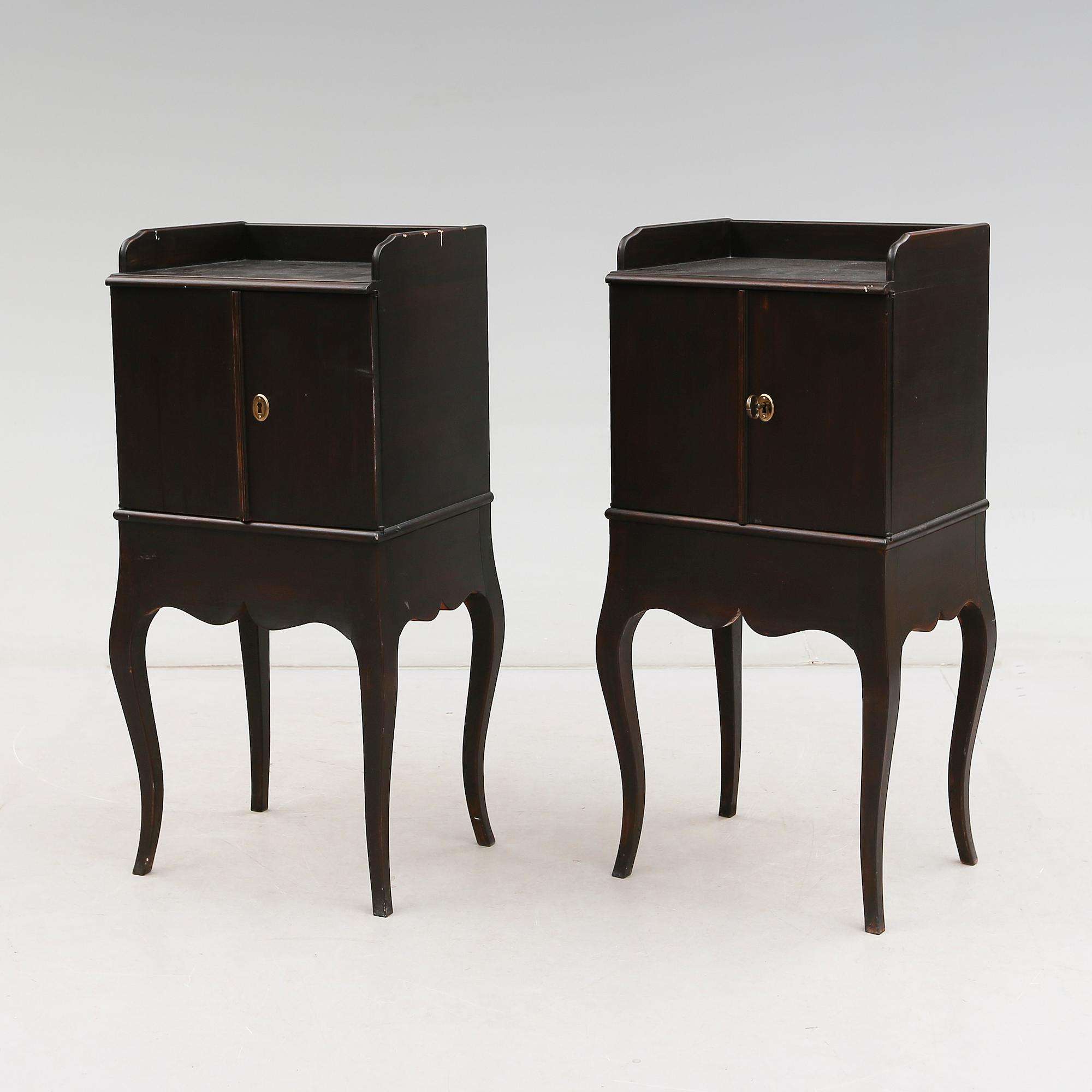 SÄNGBORD, 1 par, rokokostil, för Nationalmuseum, 1900-talets andra hälft.