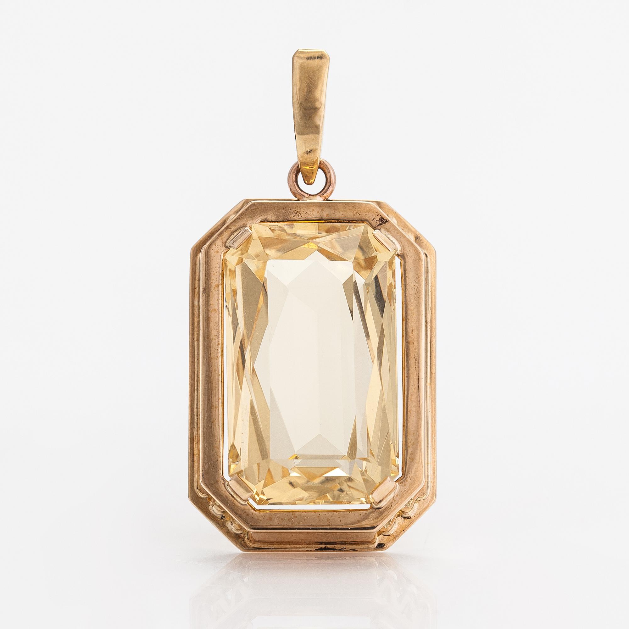 A 14K gold and citrine pendant. Olavi Nupponen, Helsinki 1961.