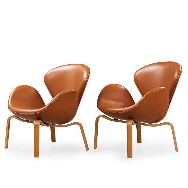 Arne Jacobsen, A pair of 'Swan' easy chairs, Fritz Hansen, Denmark 1966.