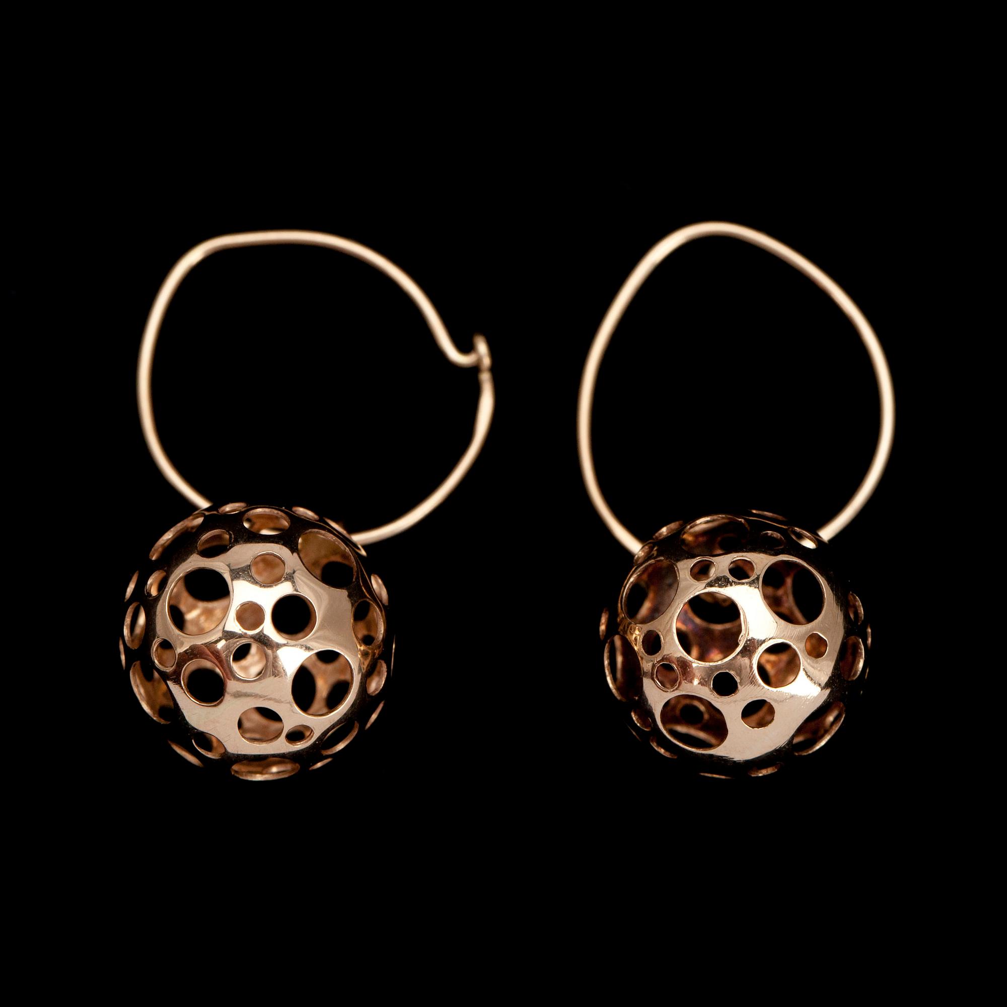 ÖRHÄNGEN, ett par, guld 14K, design Liisa Vitali, N. Westerback, Helsingfors. Vikt ca 2,2 g.