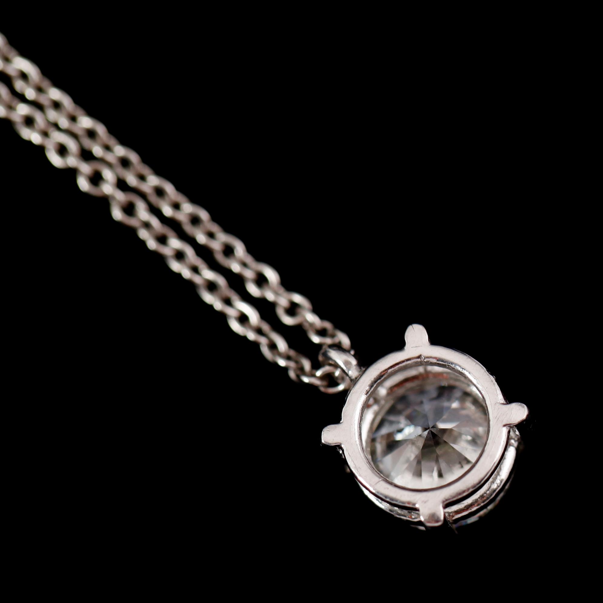 HÄNGE, 18 k vitguld, solitär briljantslipad diamant 1.00 ct.