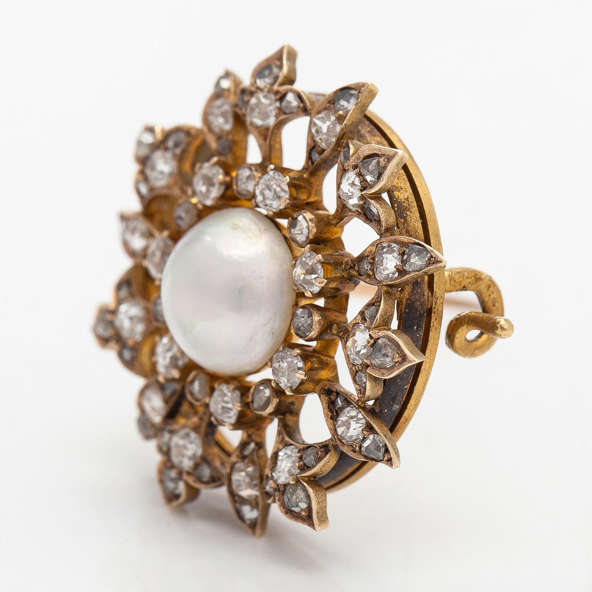 Brosch, 14K guld med gammal- och rosenslipade diamanter samt odlad pärla, Ryssland.