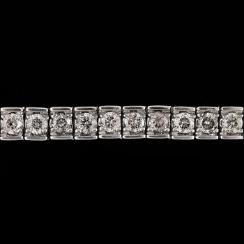 A brilliant cut diamond bracelet, total carat weight circa 2.60 cts.