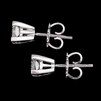 ÖRHÄNGEN, 1 par, 18 k vitguld, diamanter tot ca 1.60 ct.