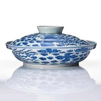 A blue and white 'phoenix' bowl with cover, Qing dynasty, Guangxu mark and period (1875-1908).