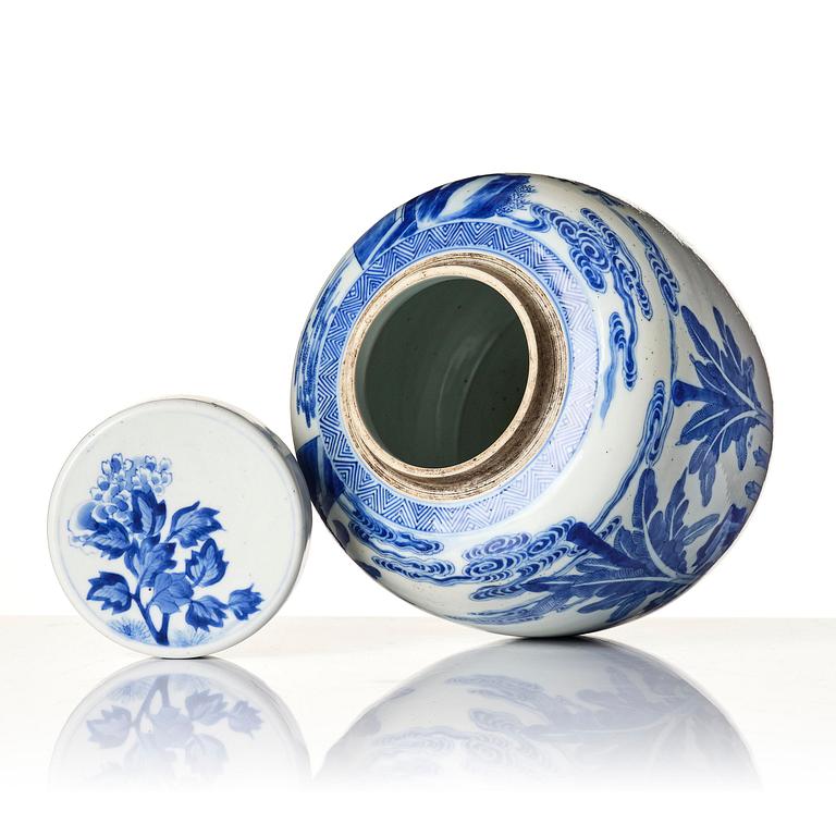 A finely painted blue and white jar with cover, Qing dynasty, 19th century. The cover, 17th century.