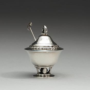 GEORG JENSEN, kryddkar med sked, Köpenhamn 1918, 830/1000 silver,